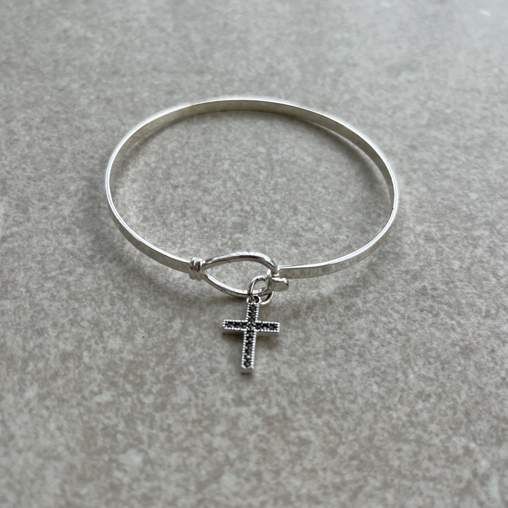 Silver bracelet with cross